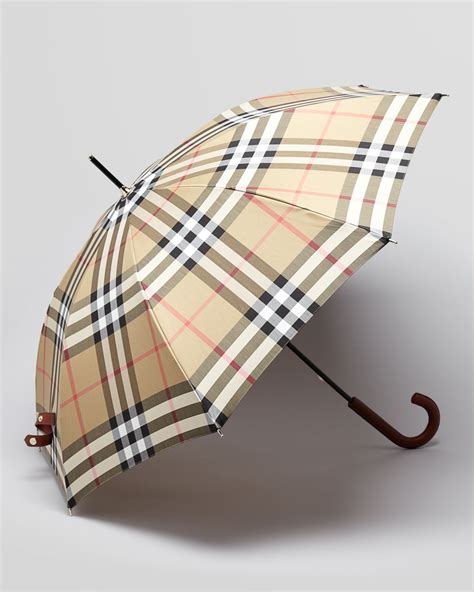 burberry umbrella woman.